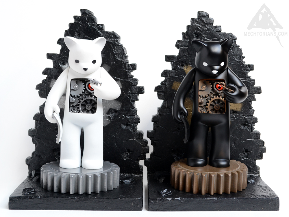 The Mechanics of Life.
Resin and vinyl Bear figures.
In collaboration between Luke Chueh, Munky King Toys and Doktor A, Bruce Whistlecraft.  White and Black set.