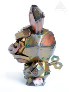 Quentin Facet. Mechtorian customised resin Shard art toy from Broke Piggy and Scott Tolleson. By Doktor A. Bruce Whistlecraft. 2017. Left.